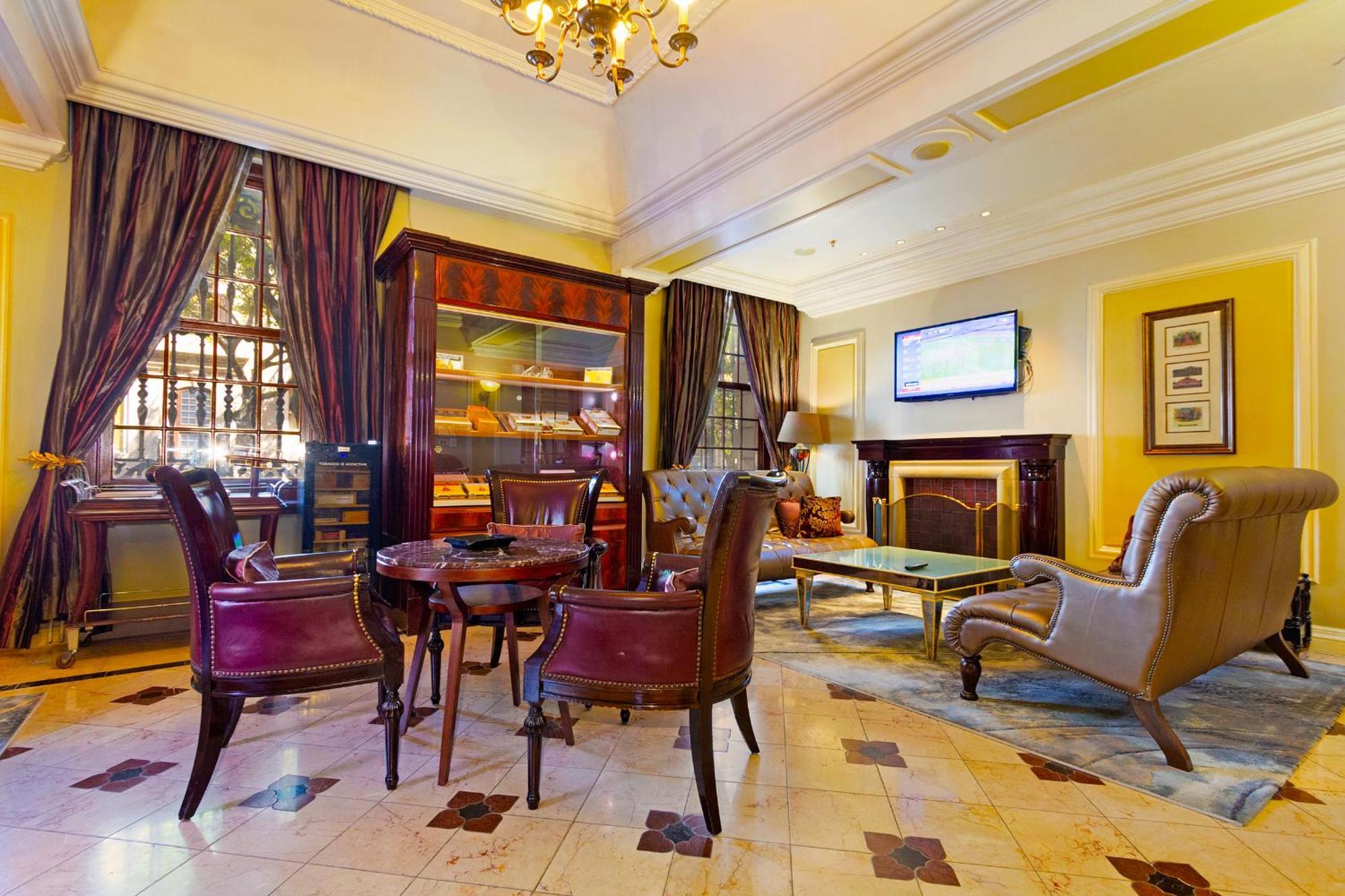 Taj - Spacious 5 Star With Kitchenette - Privately Rented