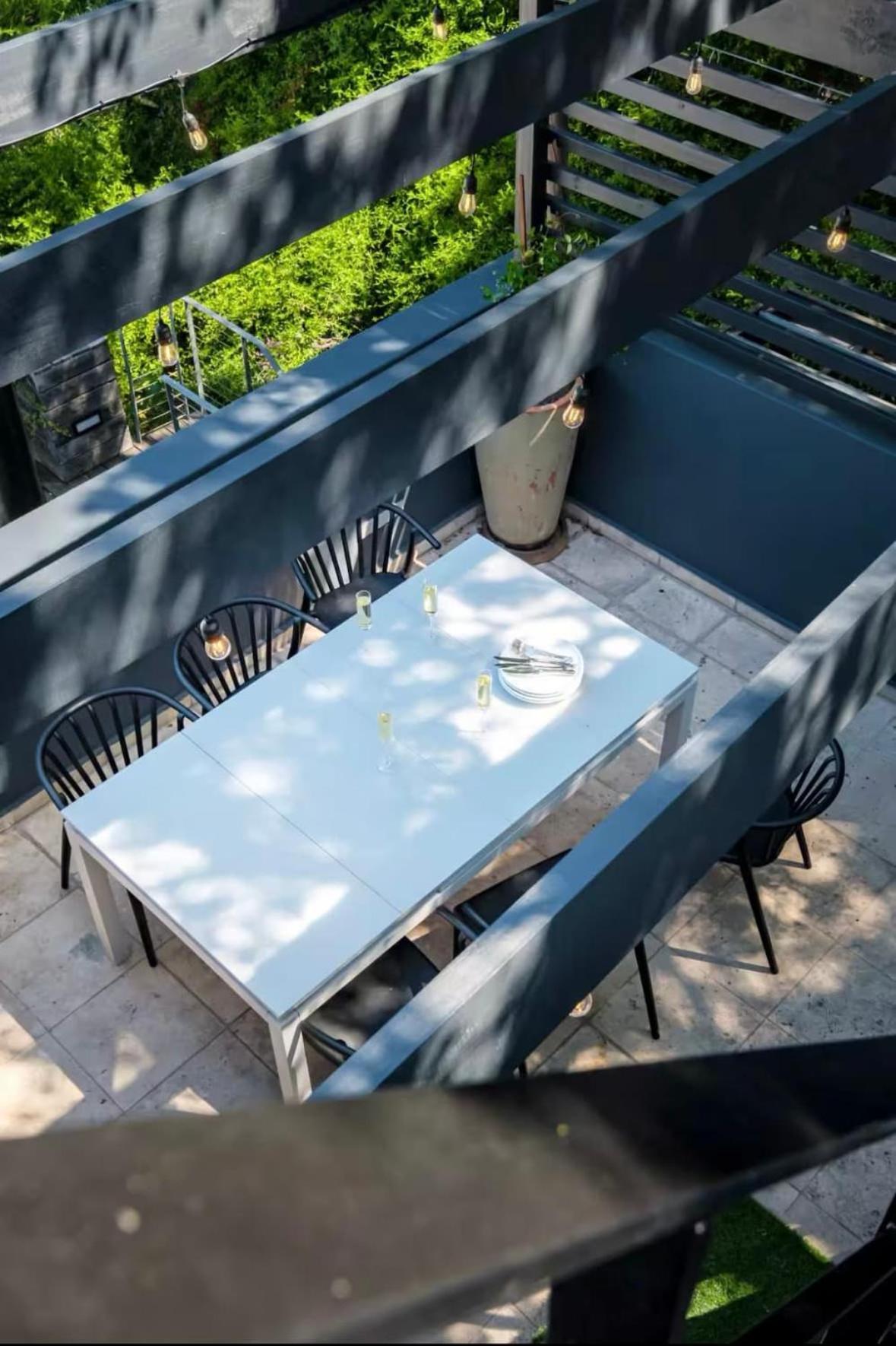 The Honeycomb A 3 Bed In De Waterkant With Hot Tub Cidade Do Cabo