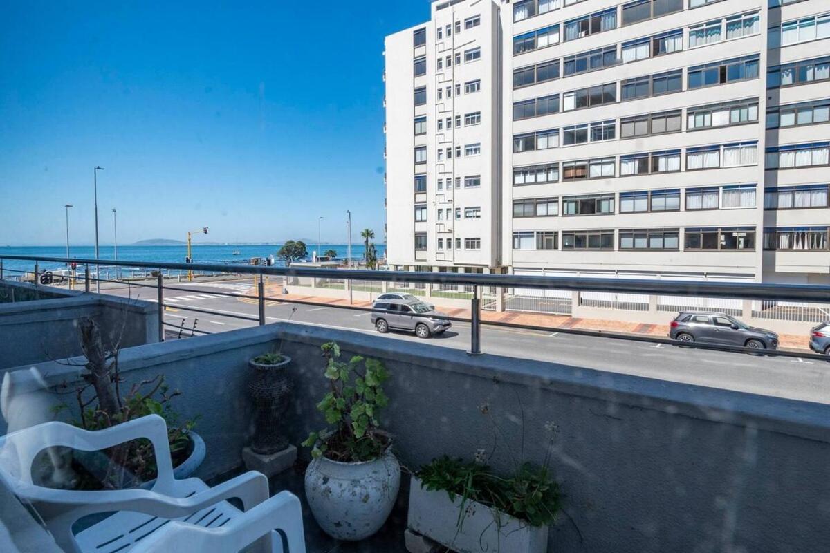 Spacious 2-bed - Mouille Point *