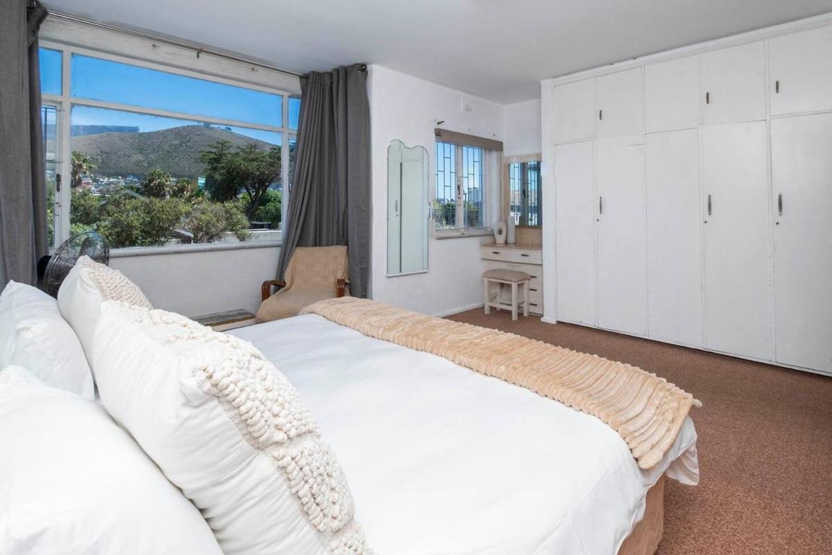 Spacious 2-bed - Mouille Point Cape Town