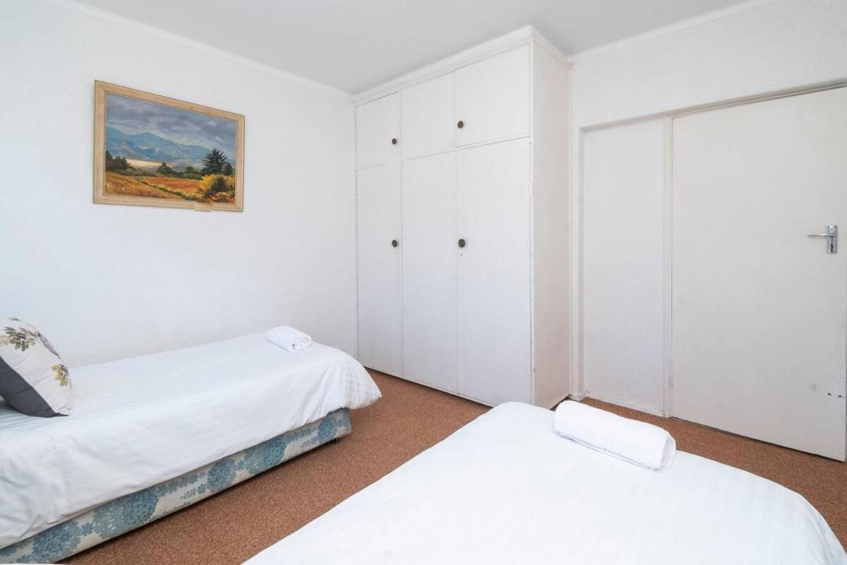 Apartment Spacious 2-bed - Mouille Point