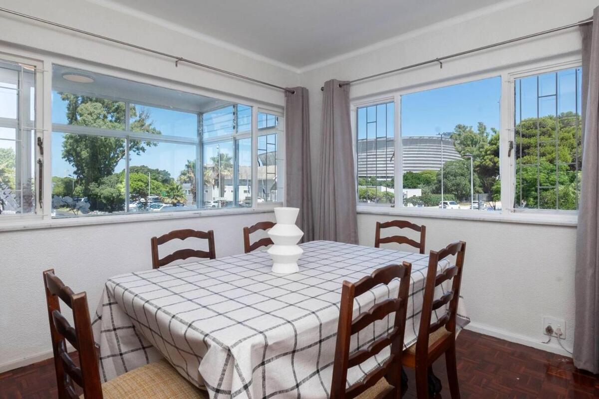 Apartment Spacious 2-bed - Mouille Point Cape Town