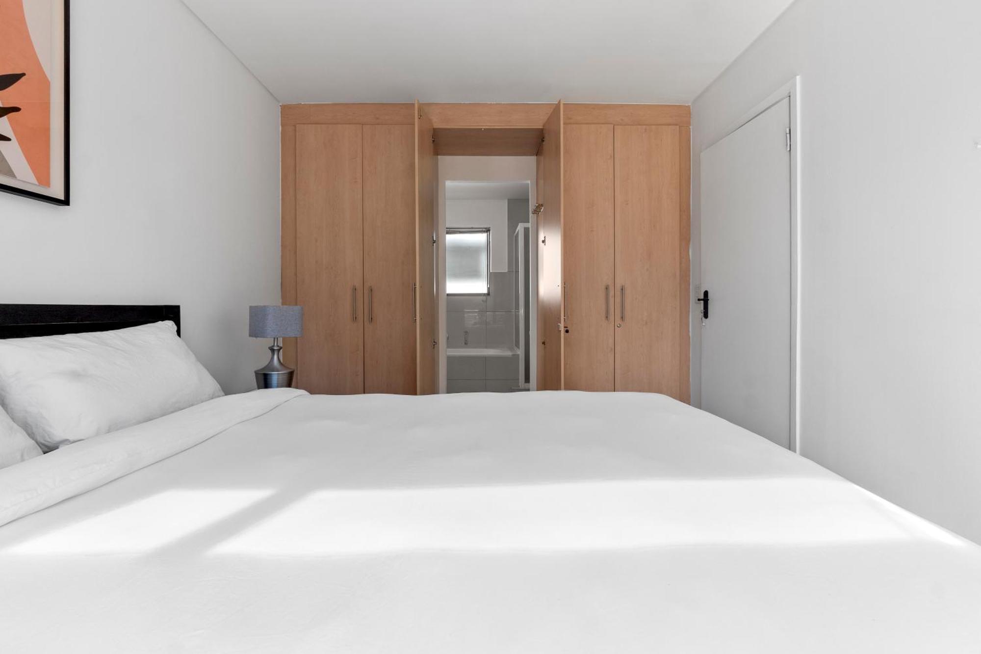 Cozy 1bed Study With Backup Power Apartment Cape Town