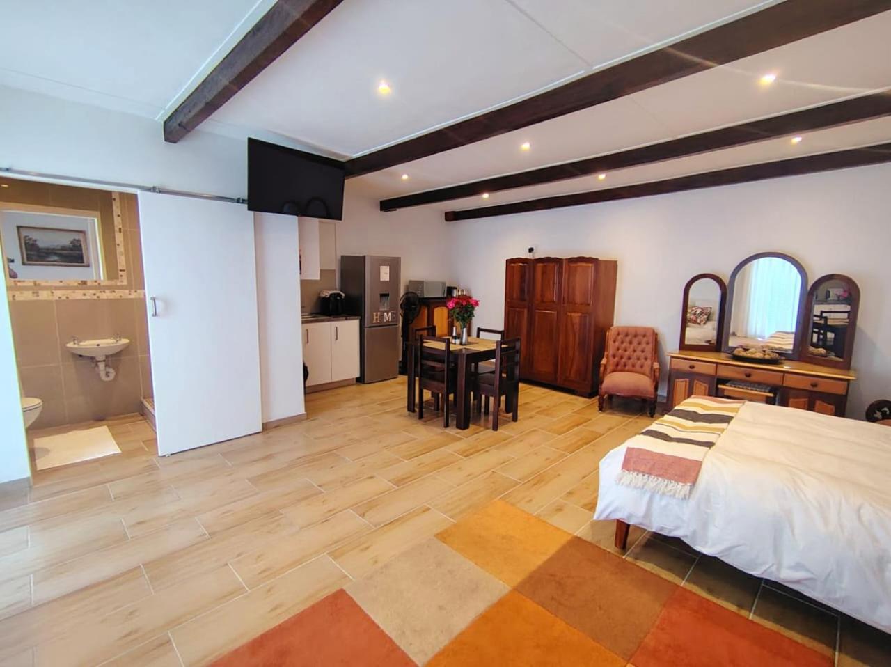 Rosa Luxury With Pool Guest house