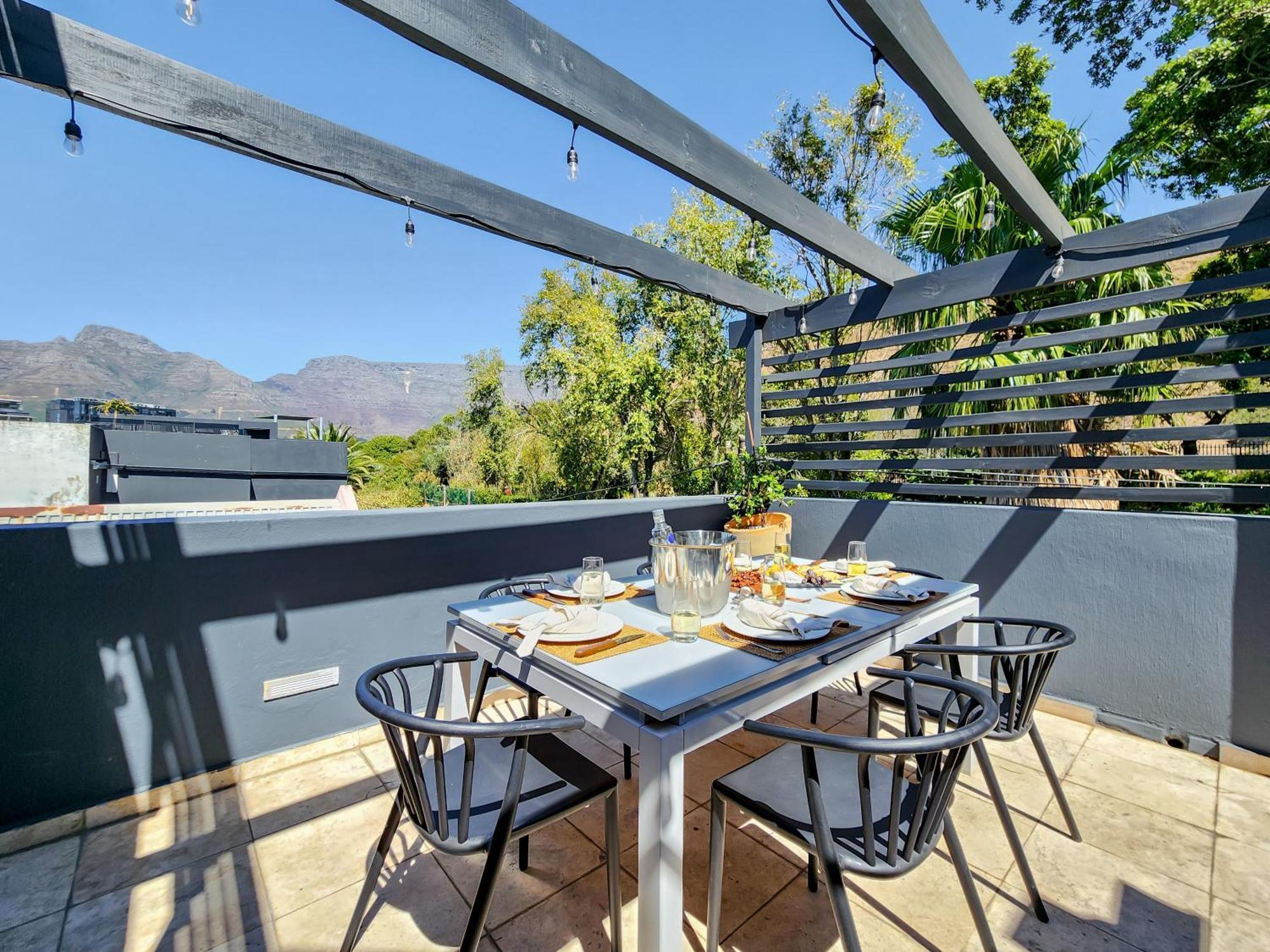 The Honeycomb A 3 Bed In De Waterkant With Hot Tub Cidade Do Cabo