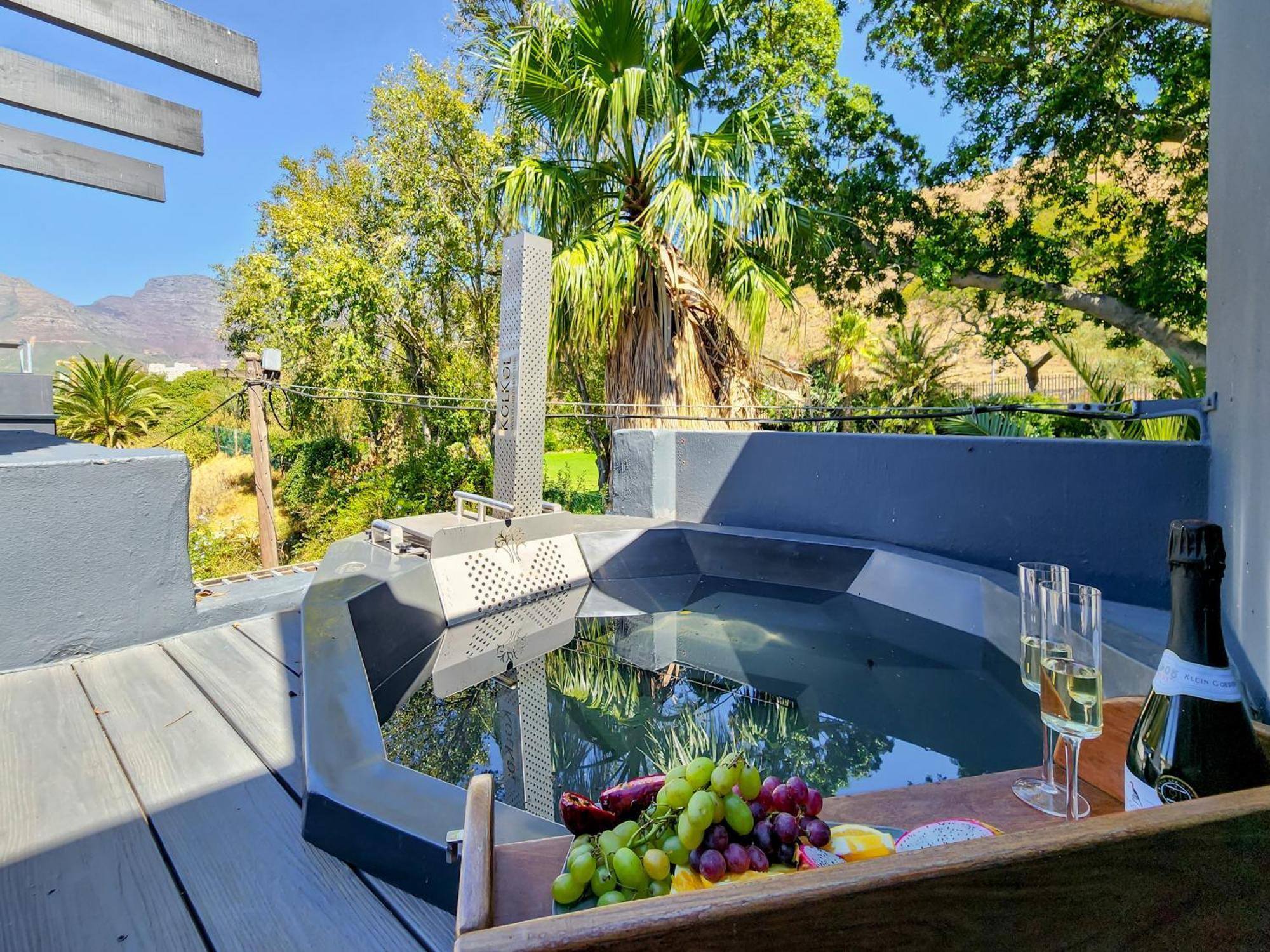 The Honeycomb A 3 Bed In De Waterkant With Hot Tub Cidade Do Cabo