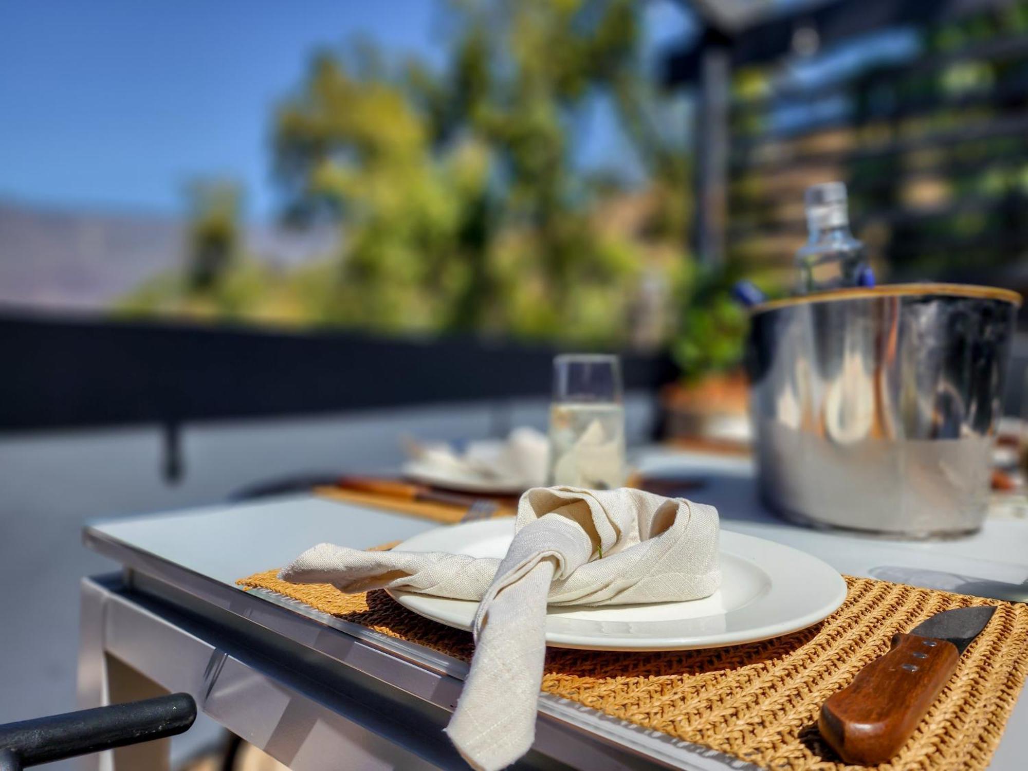 The Honeycomb A 3 Bed In De Waterkant With Hot Tub Cidade Do Cabo