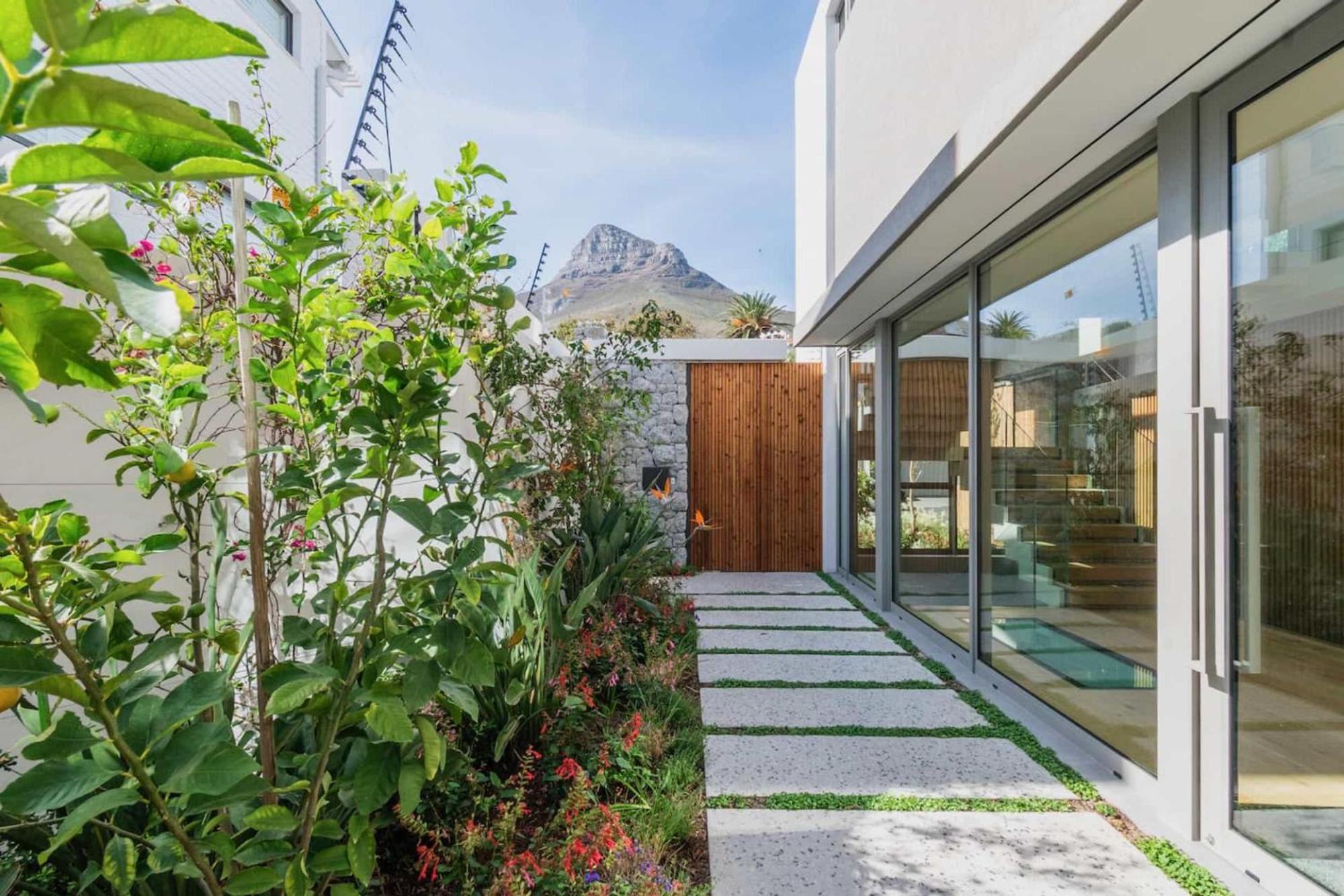 Villa Grand Camps Bay 5bed W Views Pool Gym Serena *