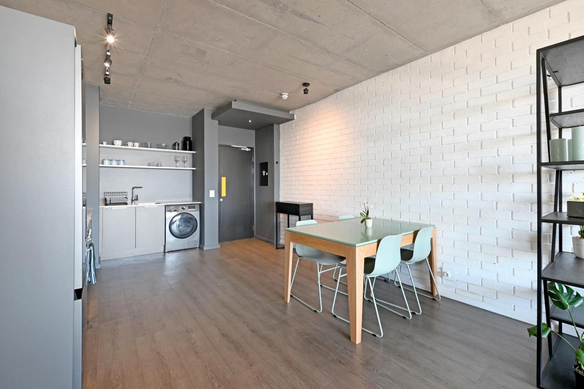 Industrial-chic With Dockyard Views Wex 1 *