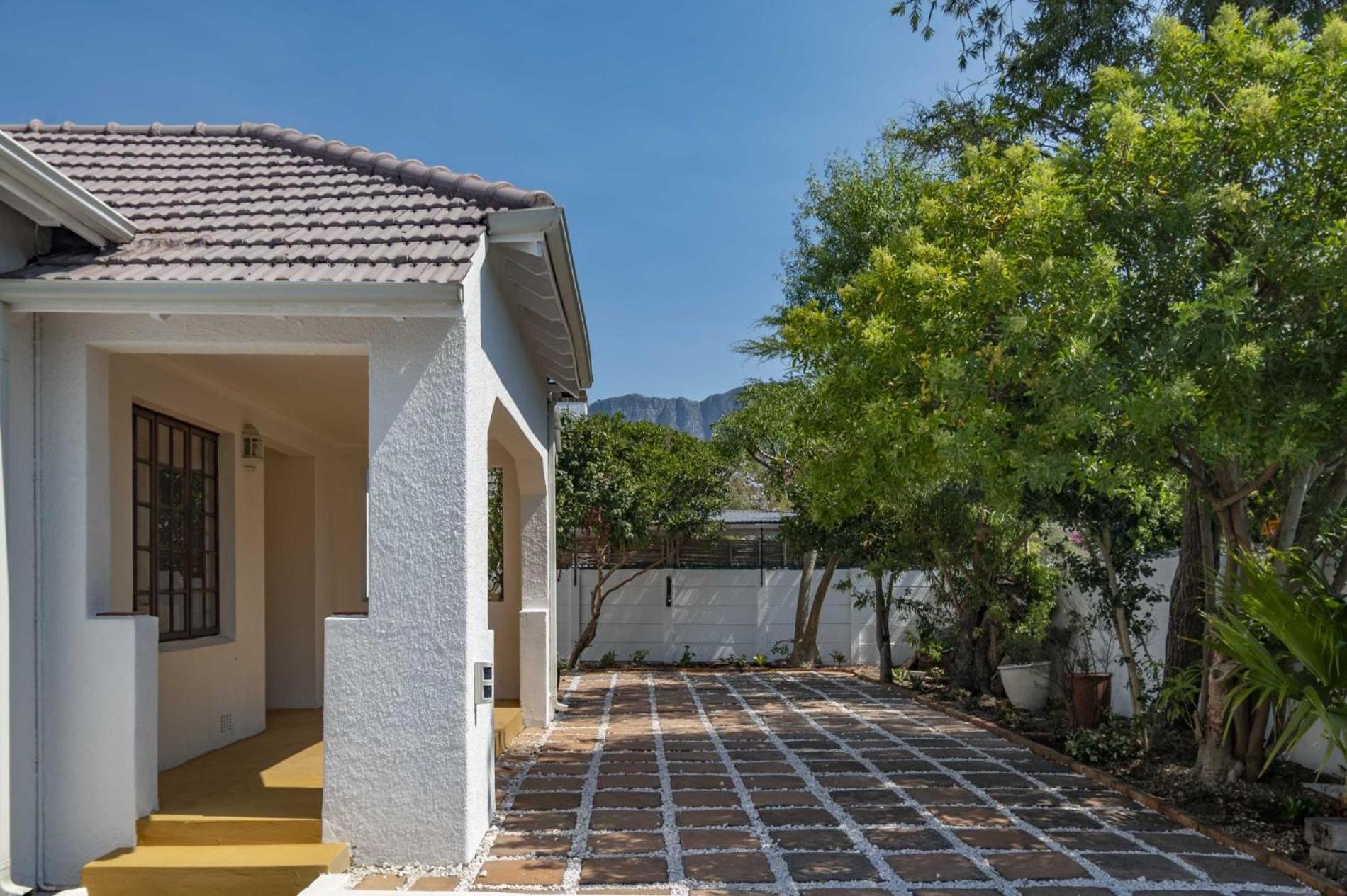 Holiday home Spacious Claremont With Pool Fireplace *