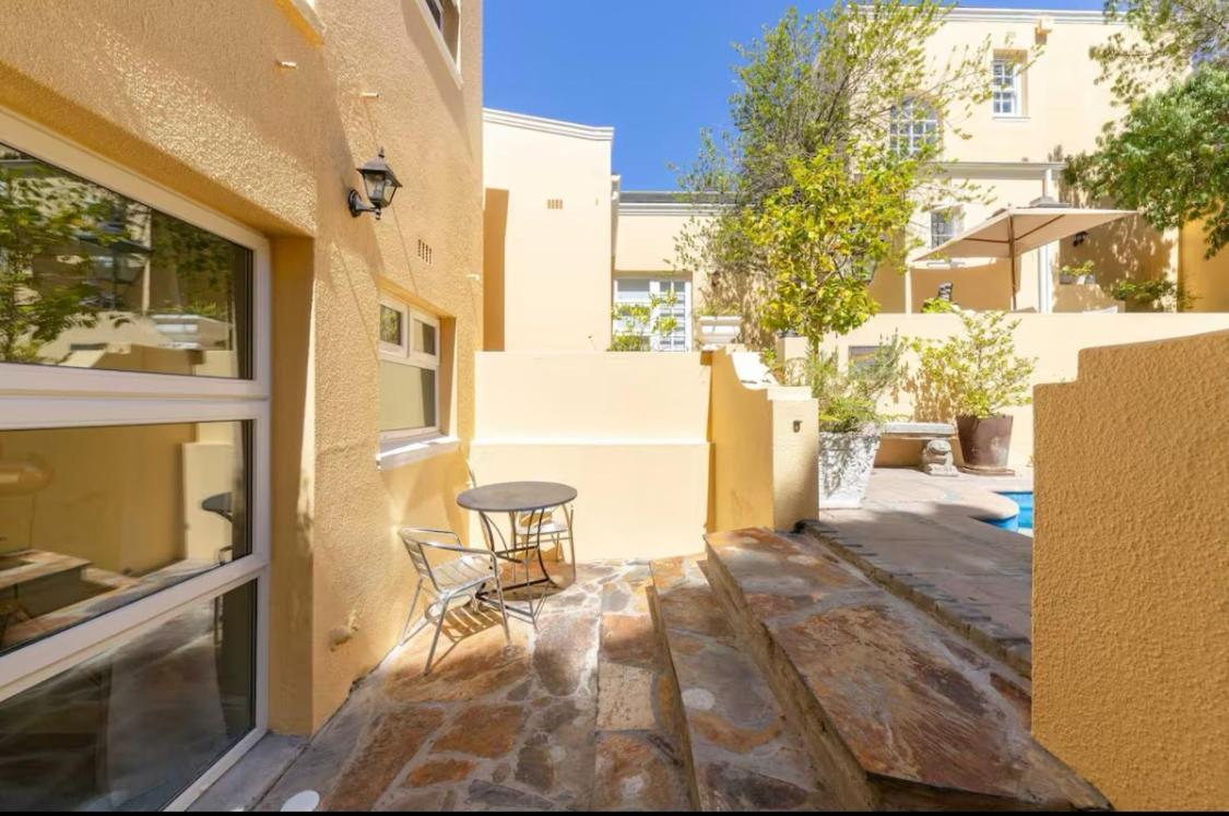 Apartment Vintage Alcove In Point, Sleeps 4