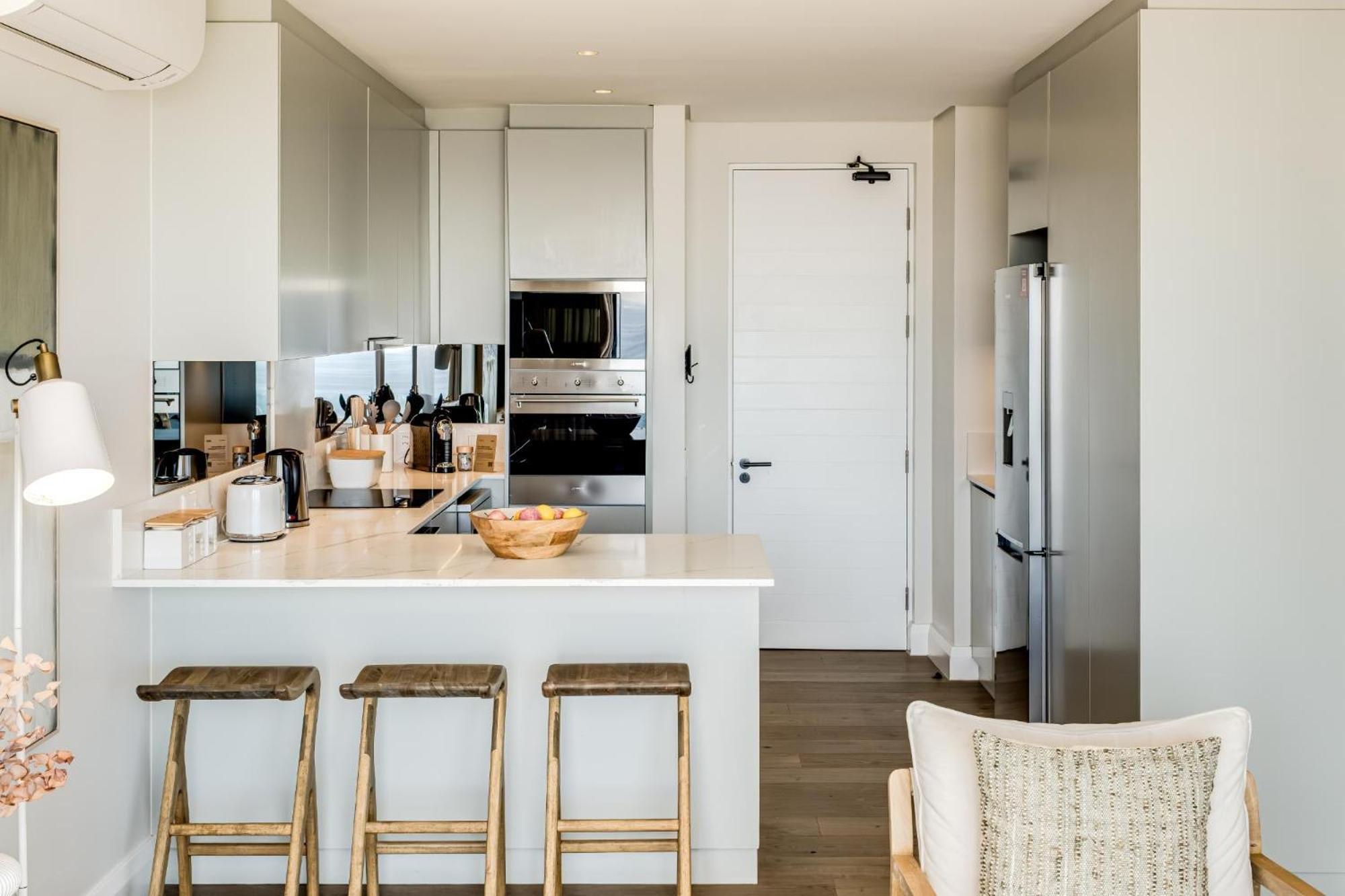 Apartment Alluring 2bed W Sea Mountain Views Marlo Vale Cape Town