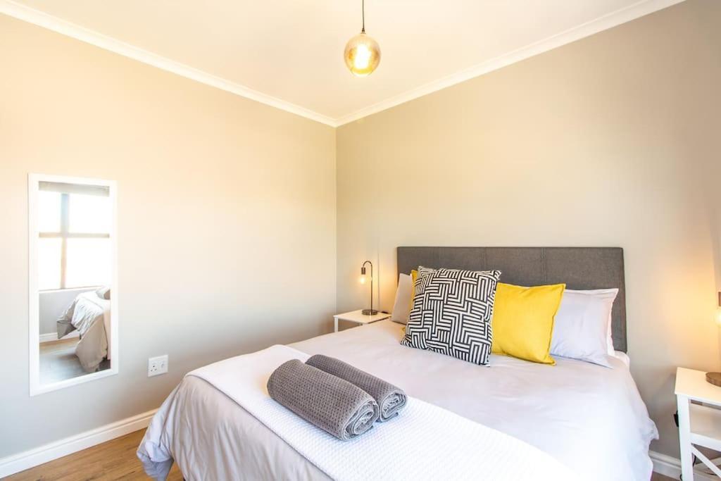 Cape On Porterfield Apartment