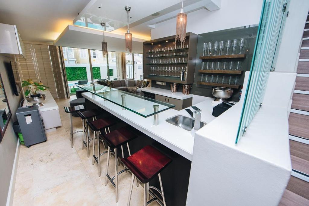New! Bantry Bay Luxurious 50m From The Sea Villa *