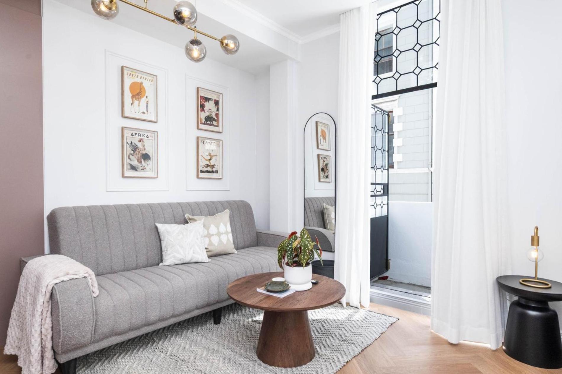 Chic 2nd Floor Venice House Balcony *