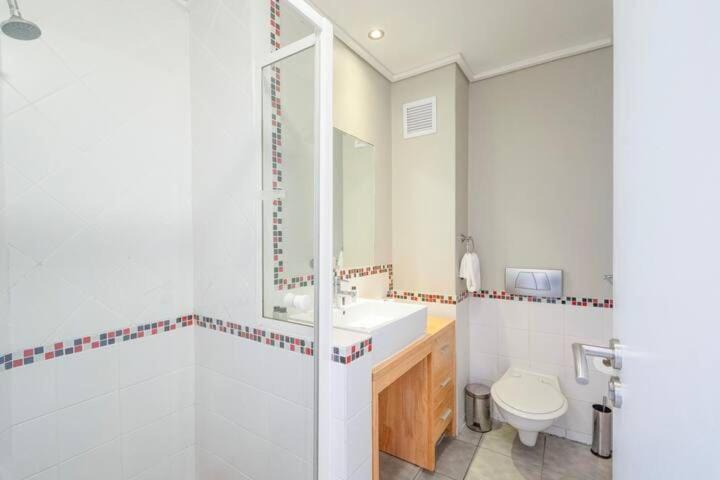 Oceanfront In Lagoon Cape Town