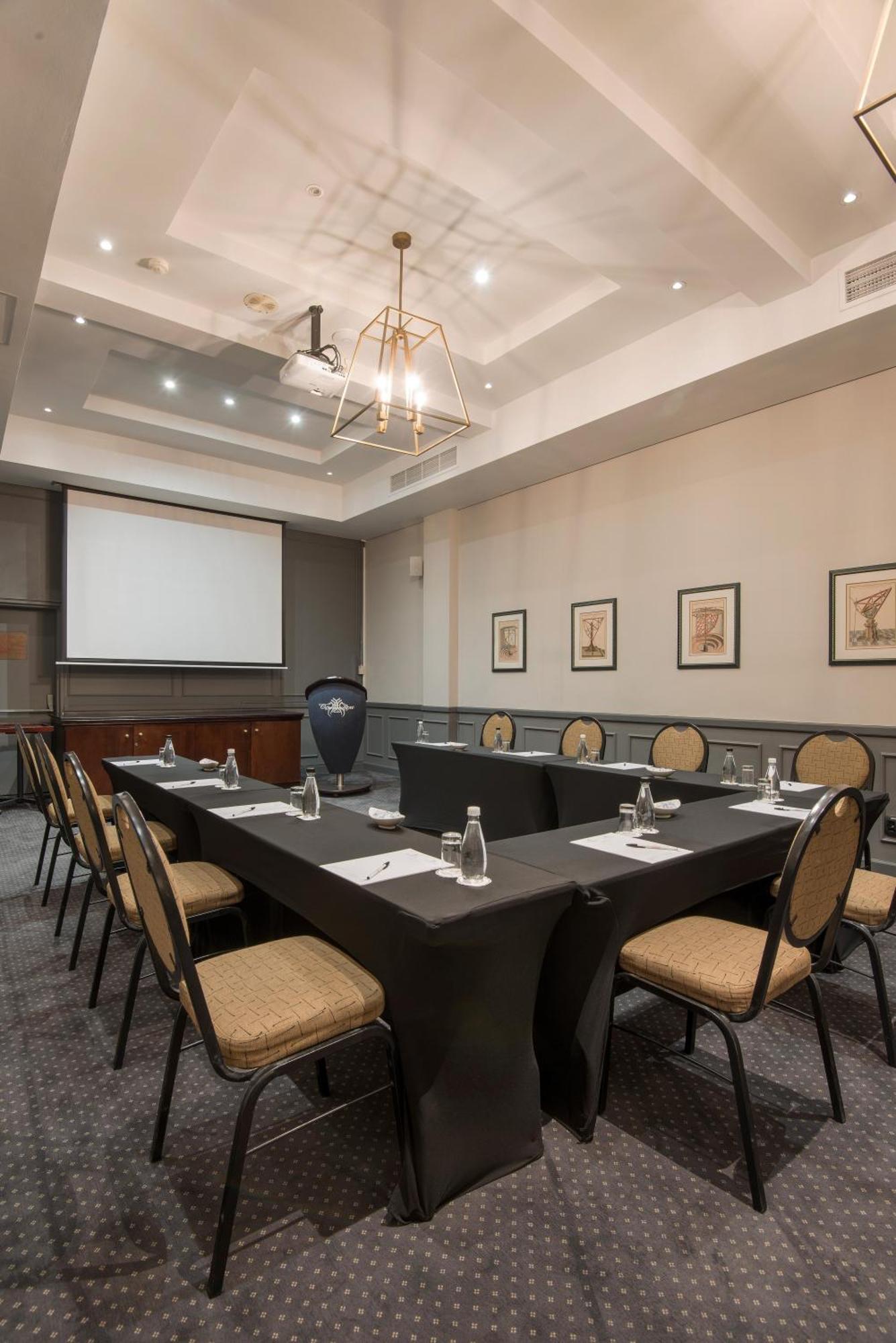 The Commodore Hotel 4*