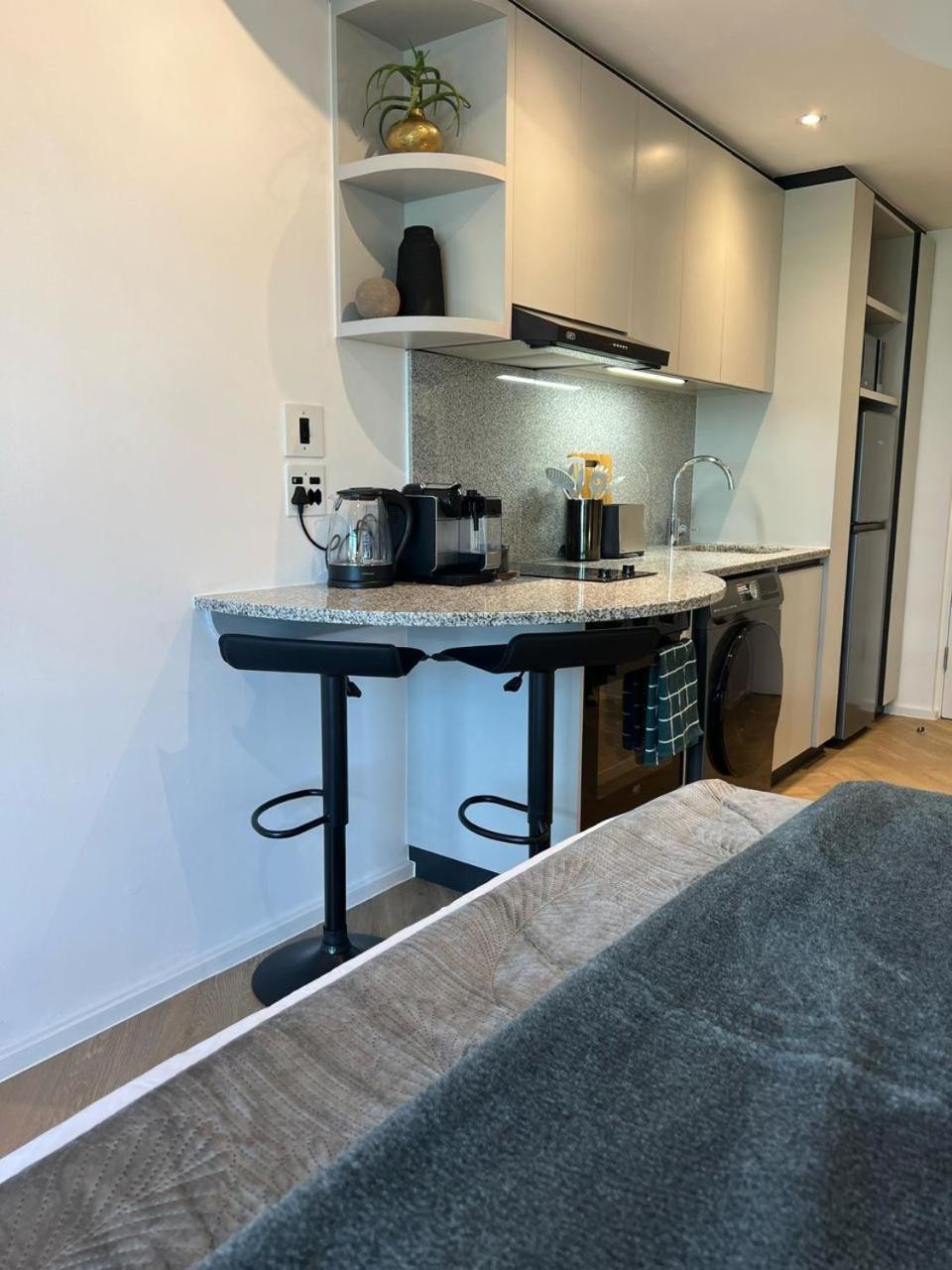 Stylish With Views & Pool At Zeeland Pier Apartamento
