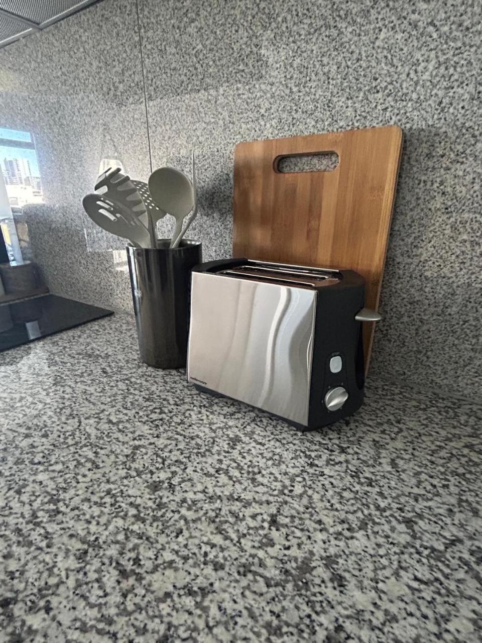 Stylish With Views & Pool At Zeeland Pier Apartamento