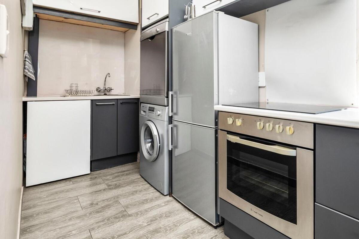 2bed W Balcony 5 Minutes To V&a, Cticc * Cape Town