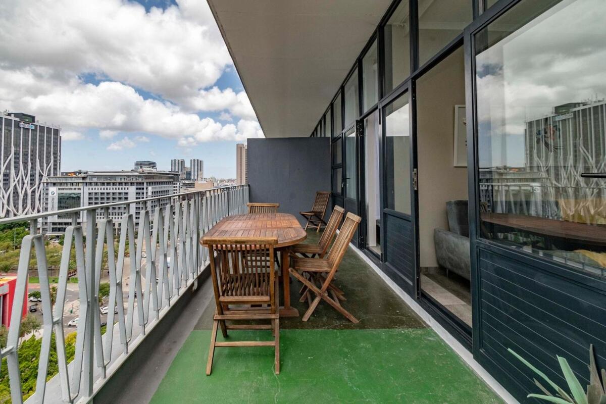 2bed W Balcony 5 Minutes To V&a, Cticc *