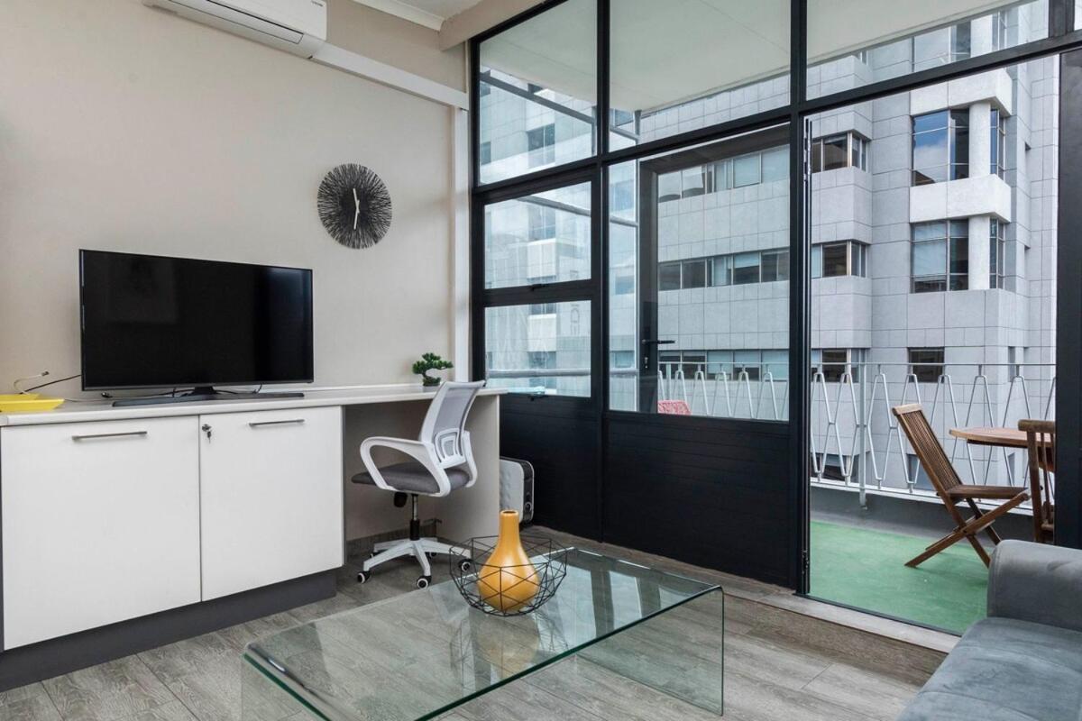 2bed W Balcony 5 Minutes To V&a, Cticc Cape Town