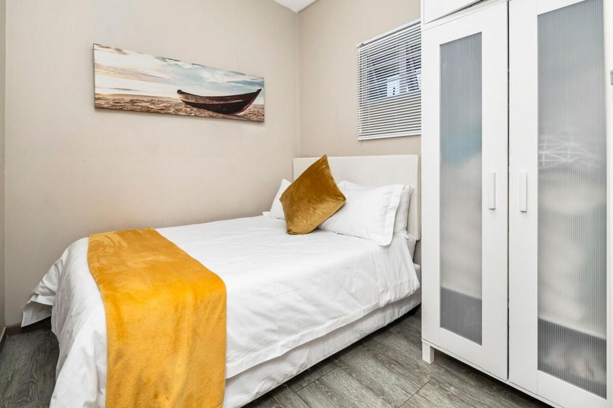 2bed W Balcony 5 Minutes To V&a, Cticc Apartment