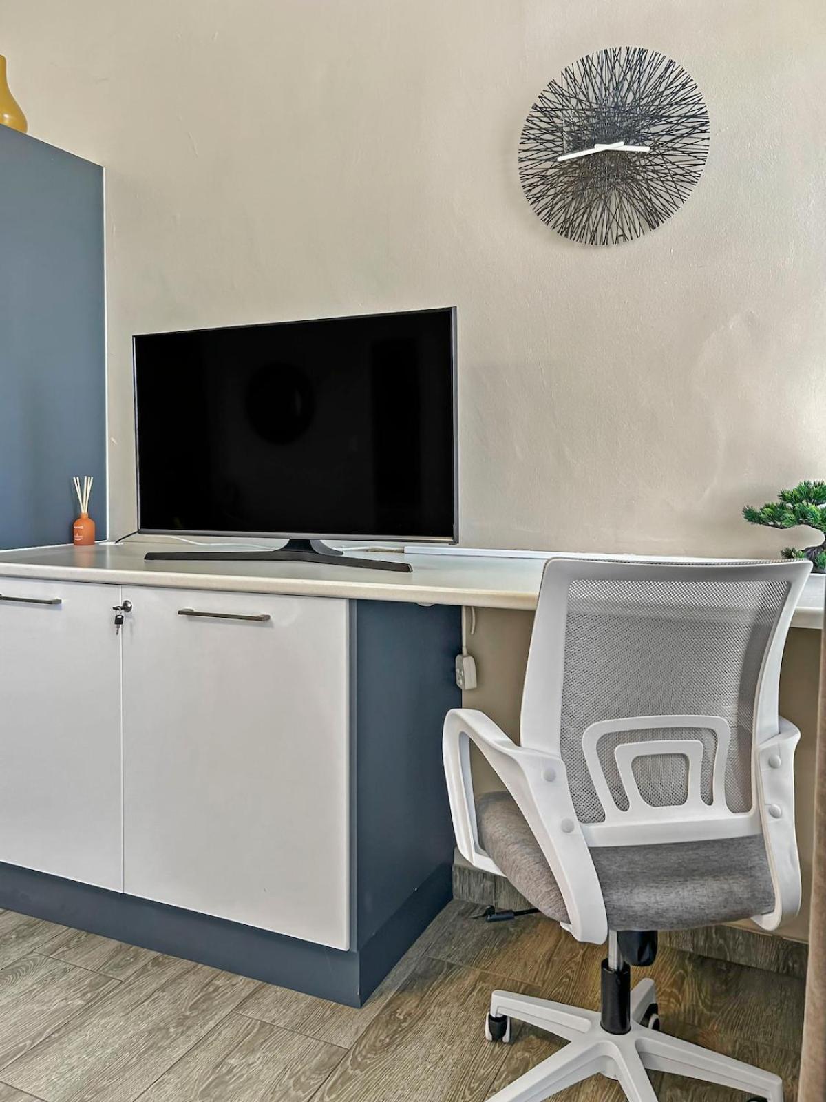 2bed W Balcony 5 Minutes To V&a, Cticc * Cape Town
