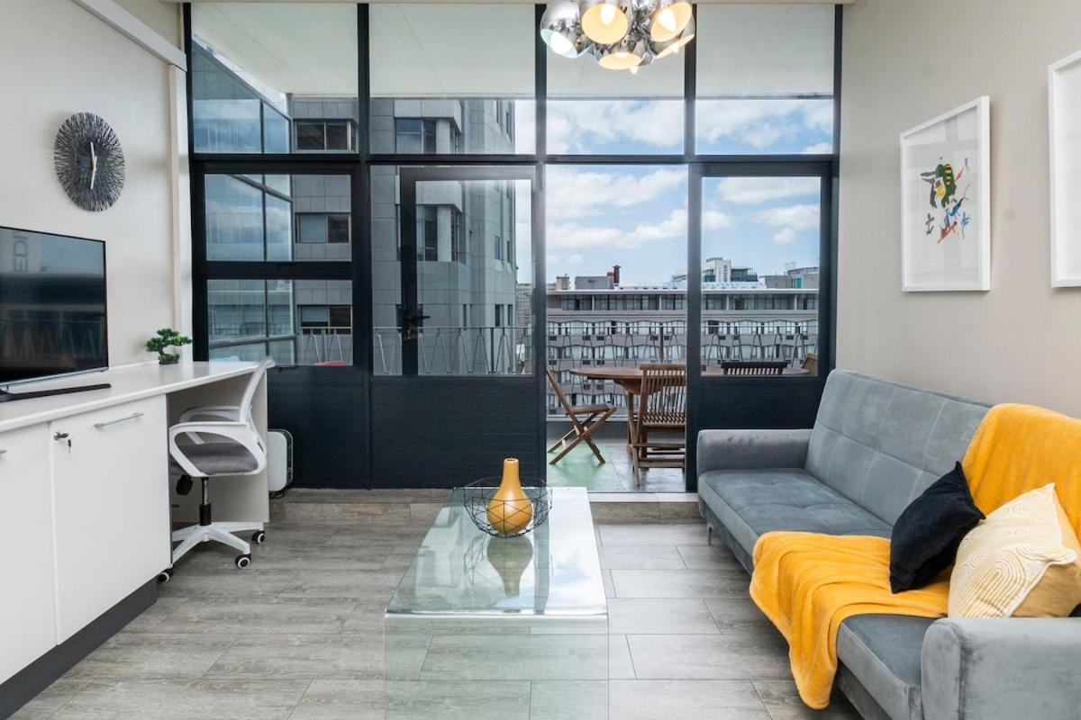 Apartment 2bed W Balcony 5 Minutes To V&a, Cticc