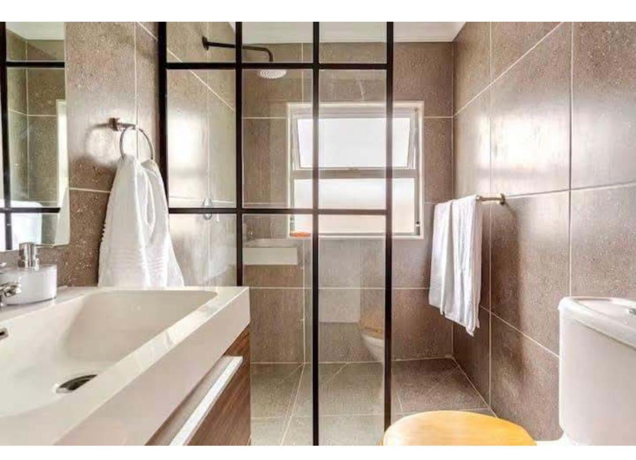 Caline Vip Luxury Jacuzzi &, Swimming Pool Mews Bed & Breakfast Cape Town