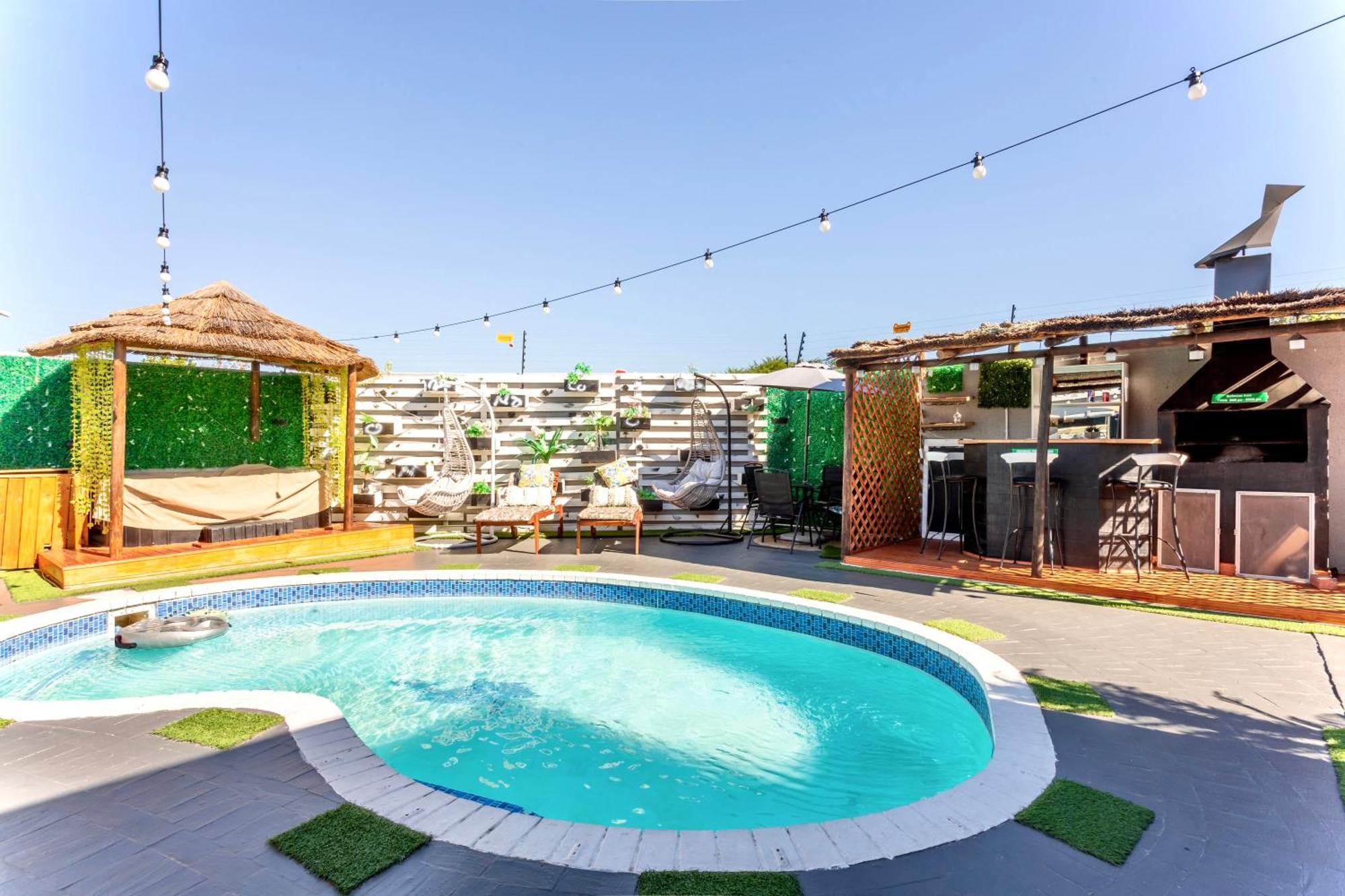 Caline Vip Luxury Jacuzzi &, Swimming Pool Mews Bed & Breakfast *