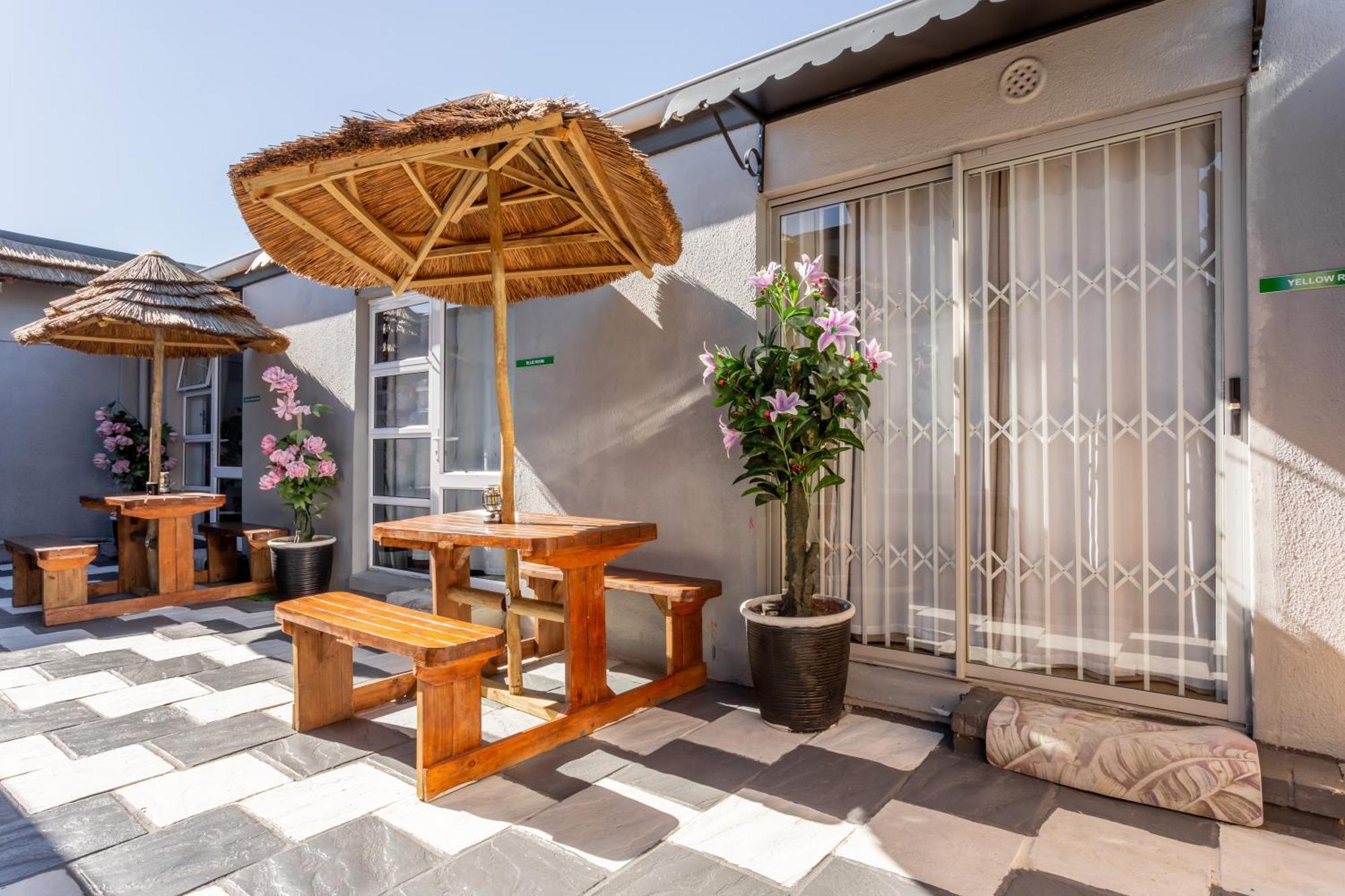 Bed & Breakfast Caline Vip Luxury Jacuzzi &, Swimming Pool Mews Cape Town