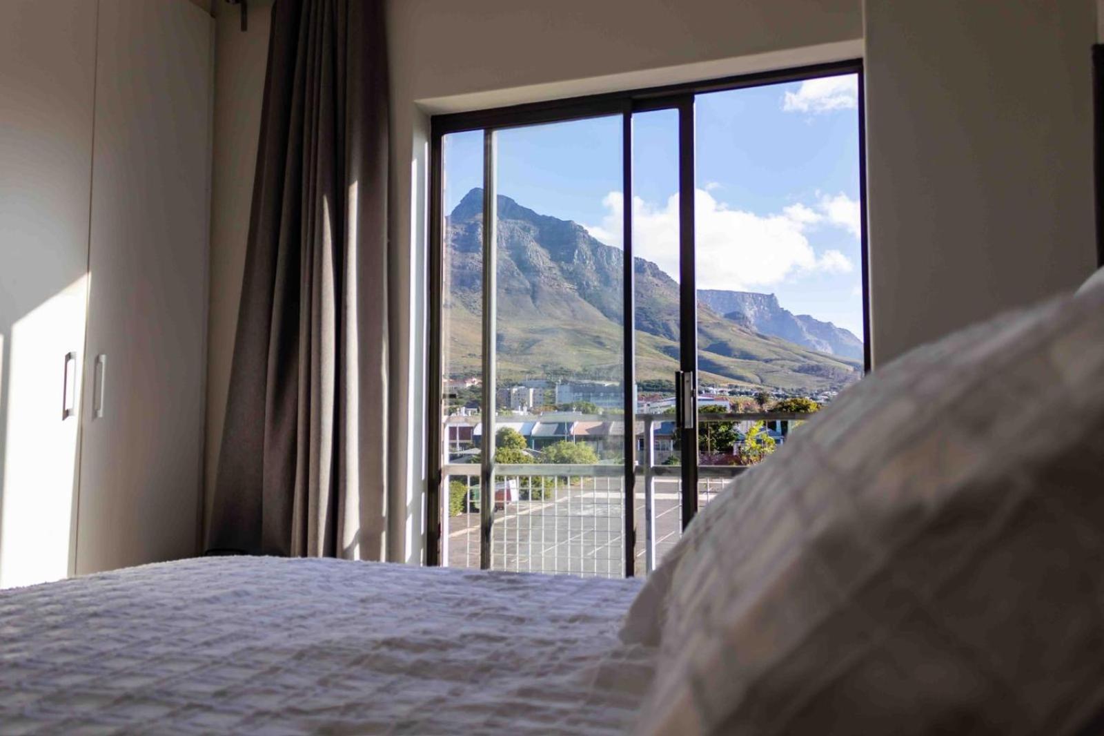 Spacious 2 Bed With Mountain Views The Factory Cape Cape Town