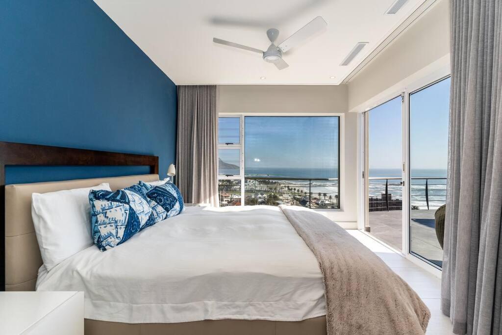 Camps Bay Gem Ocean & Mountain Views *