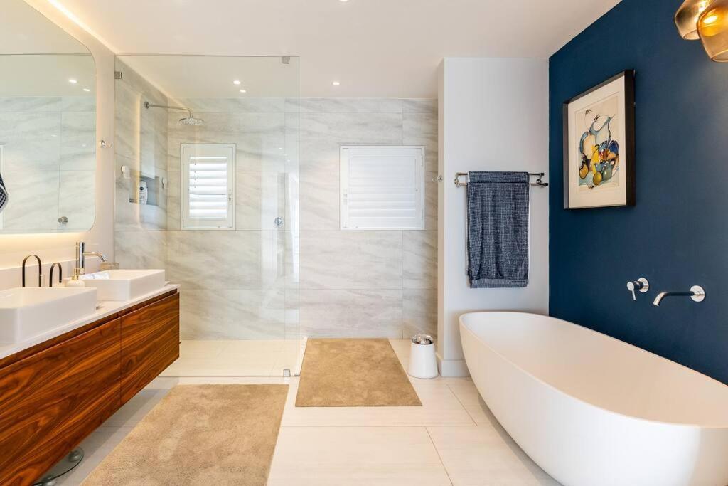 Holiday home Camps Bay Gem Ocean & Mountain Views Cape Town