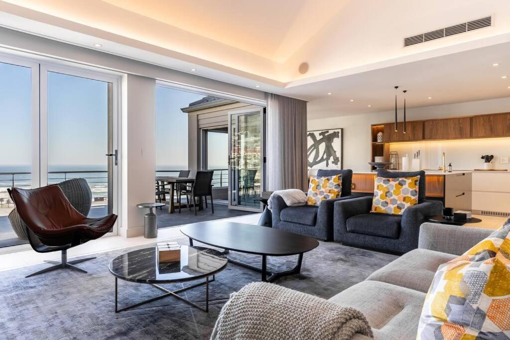 Camps Bay Gem Ocean & Mountain Views Holiday home