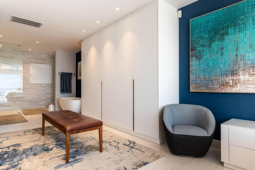 Camps Bay Gem Ocean & Mountain Views Holiday home *
