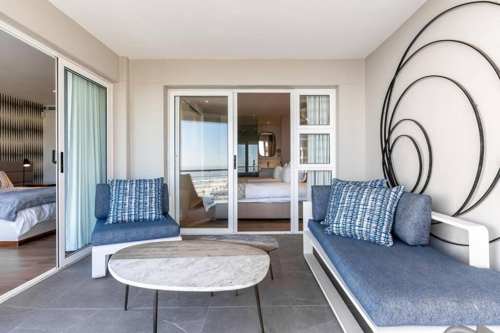 Camps Bay Gem Ocean & Mountain Views Holiday home Cape Town