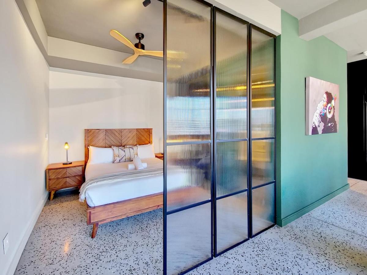 Stylish With Rooftop Pool! Apartamento *