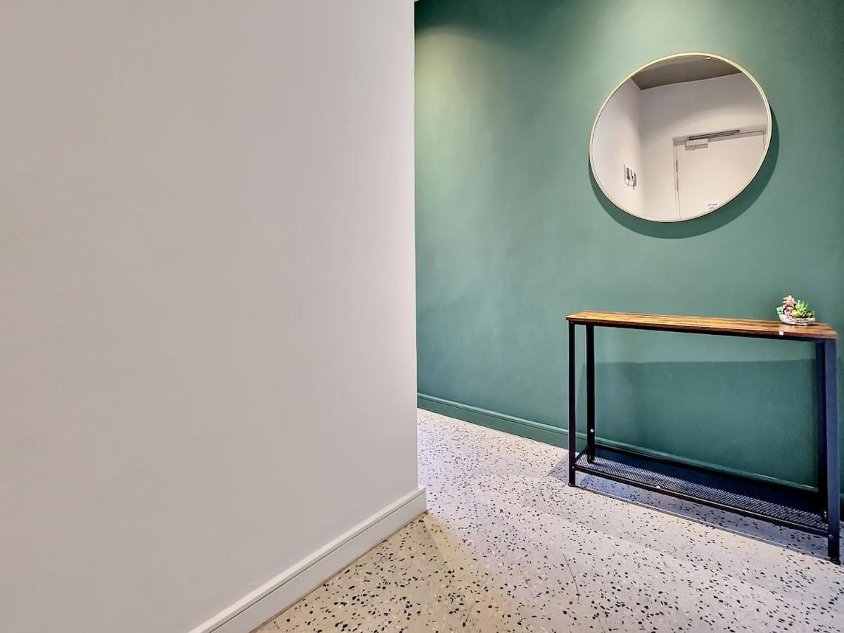 Stylish With Rooftop Pool! Apartamento
