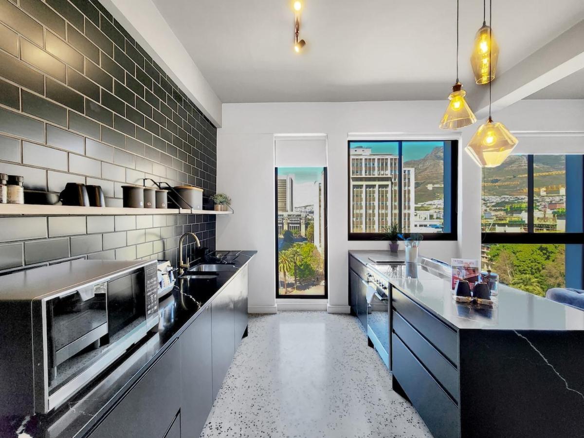 Stylish With Rooftop Pool! Apartamento *