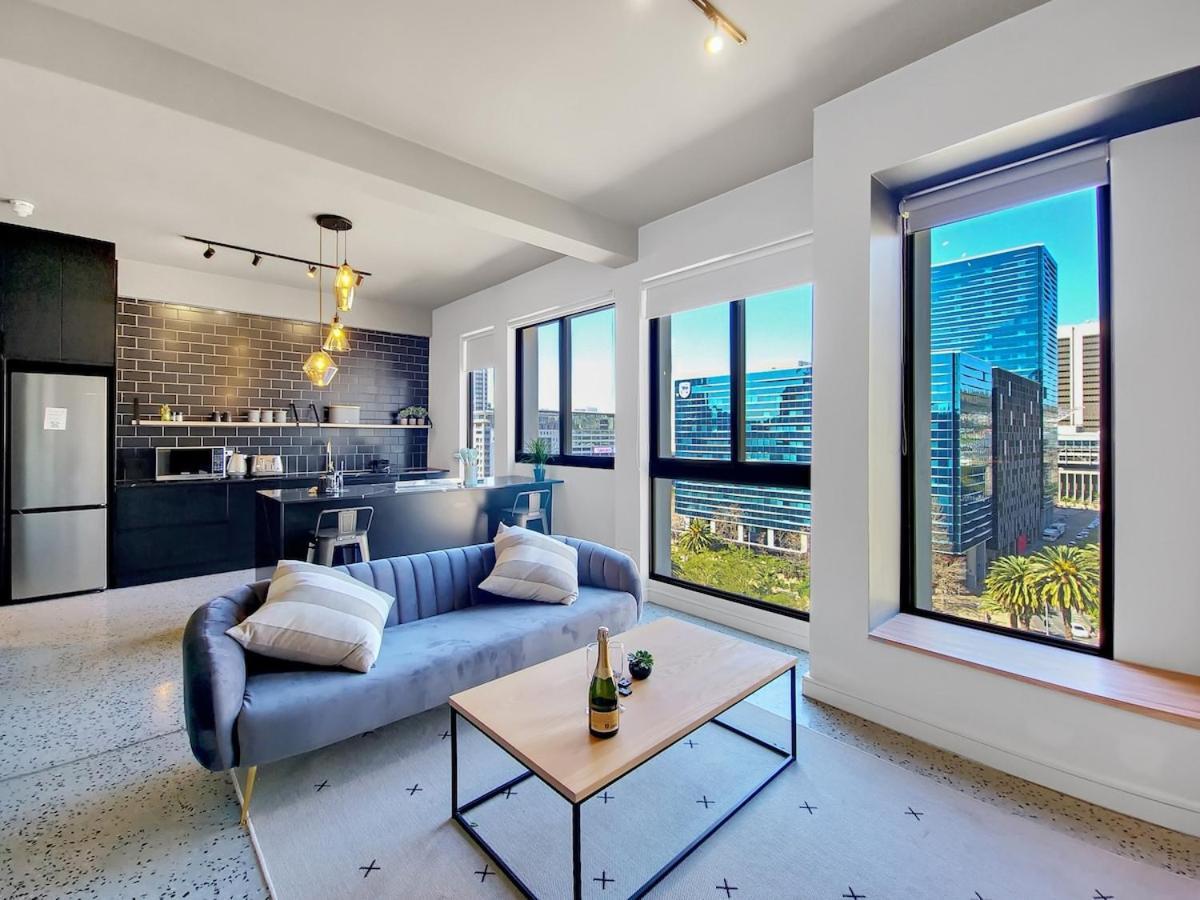 Stylish With Rooftop Pool!