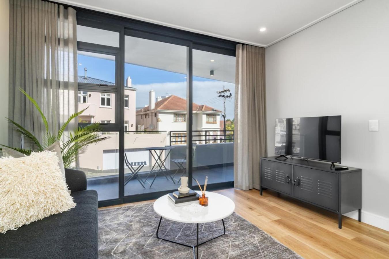 Apartment Coastal Luxe 1-bed Escape *