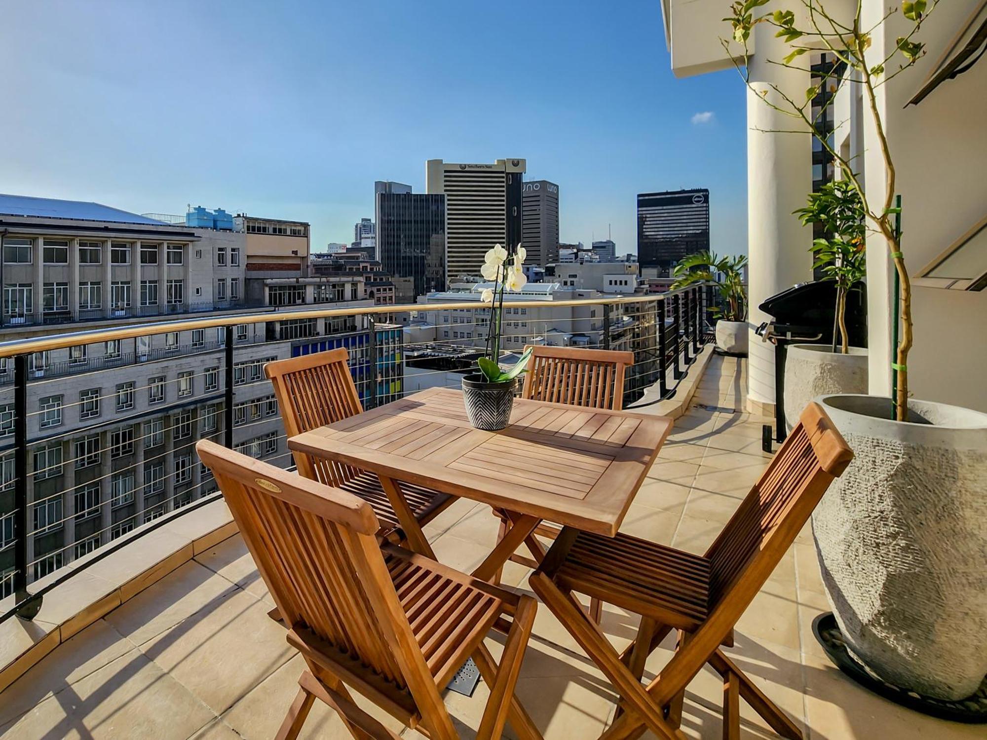 Apartment Luxury Penthouse Loft With 300 Degrees Cityscape Views *