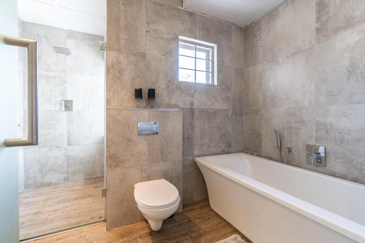 Luxury Family In Fresnaye