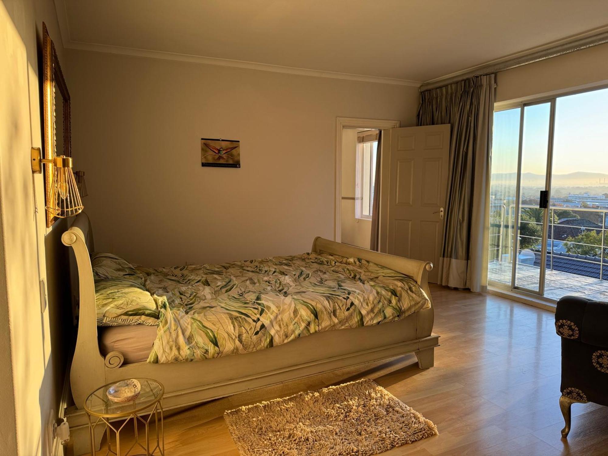 Villa Sanssouci - Away From *
