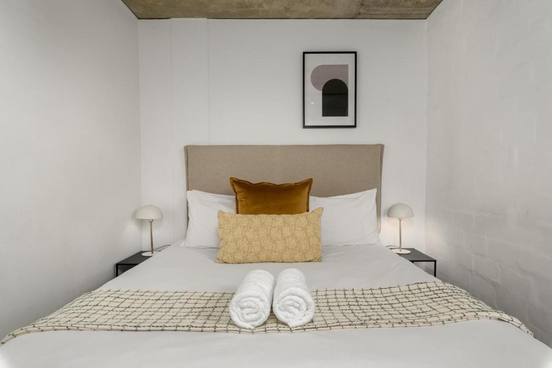 Table Mountain Views & Rooftop Pool Retreat Apartment Cape Town