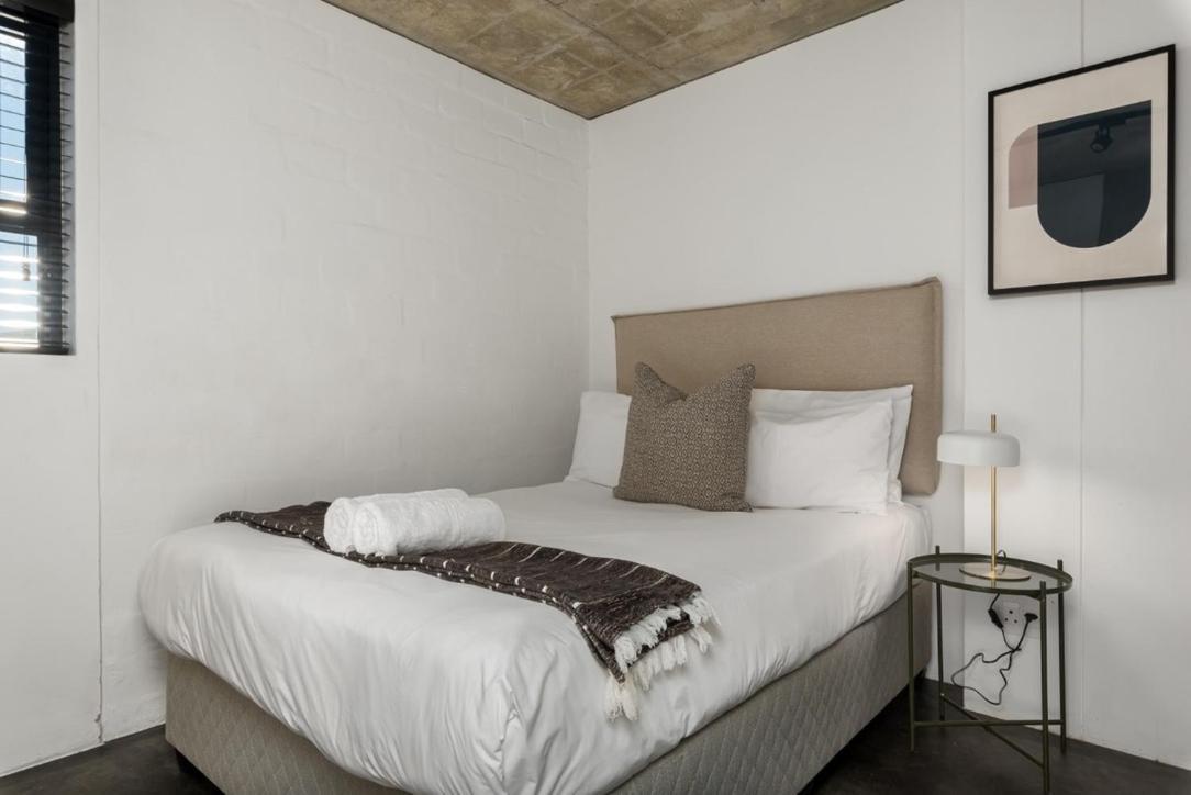 Table Mountain Views & Rooftop Pool Retreat Apartment Cape Town