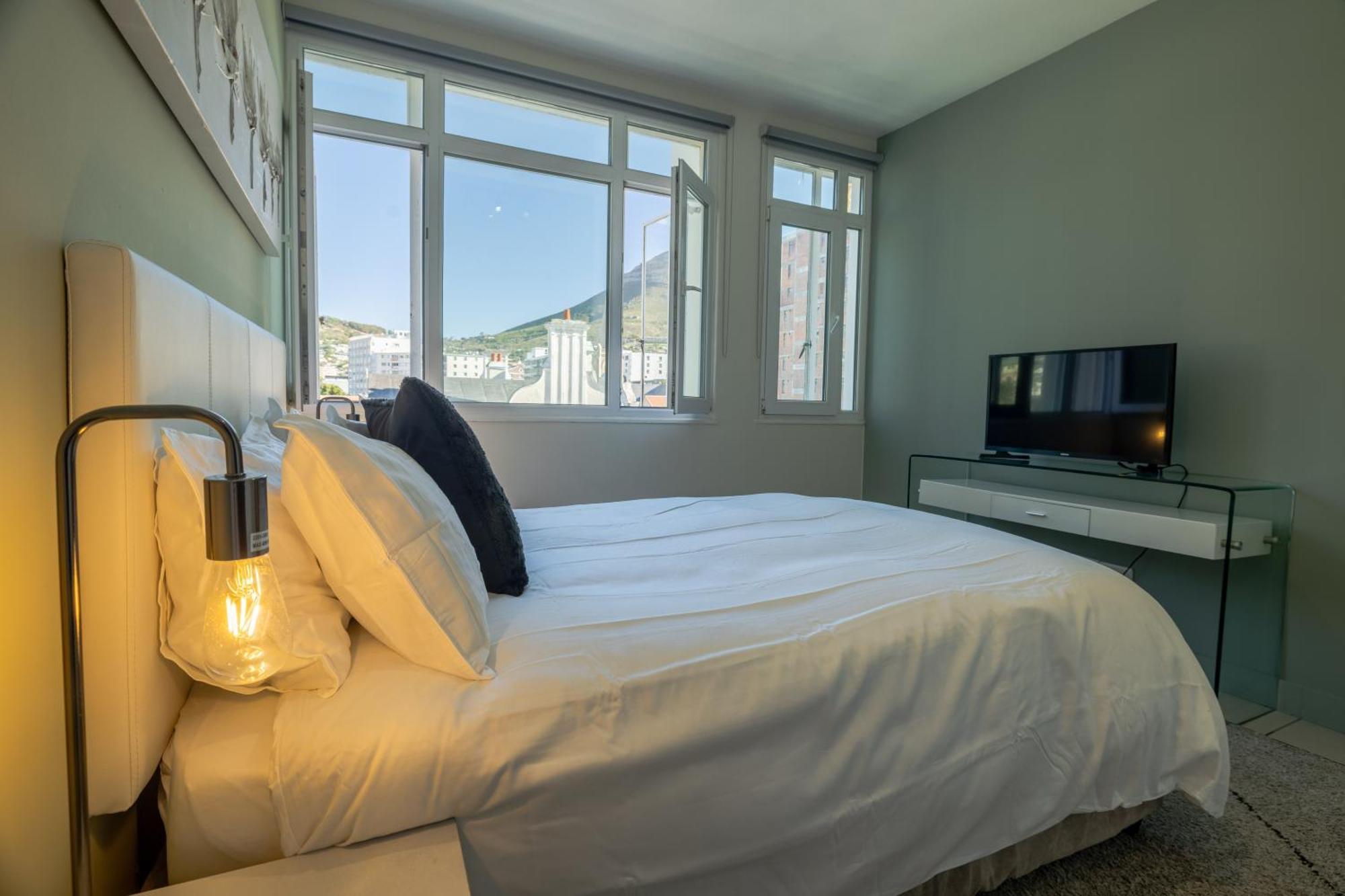 Conveniently Located Getaway Apartment Cape Town