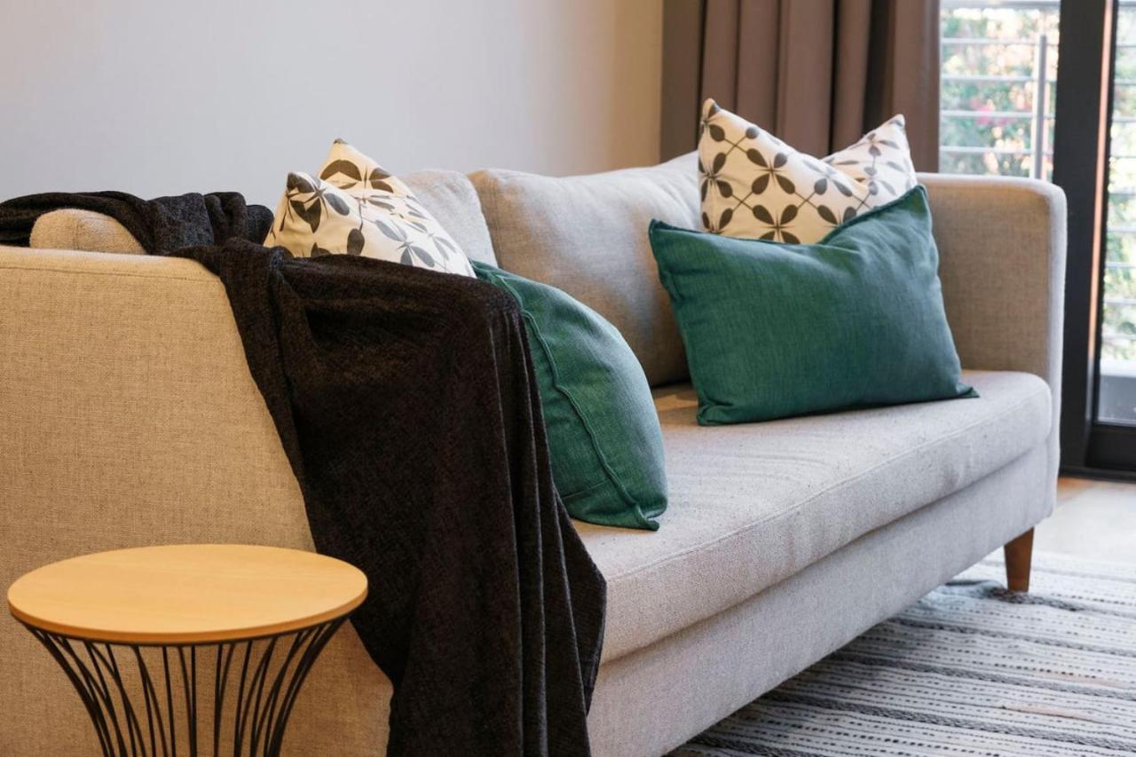 Back Up Power, Modern And Rooftop Pool Apartment Cape Town